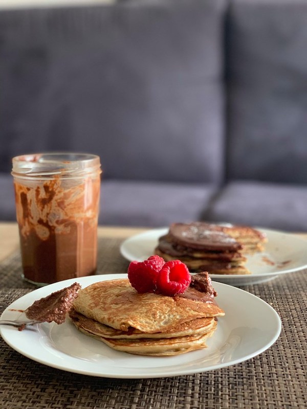 pancakes avec pâte à tartiner maison et healthy