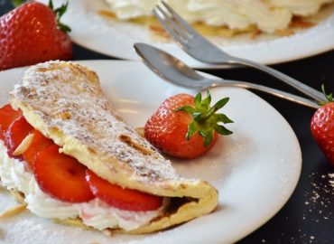 omelette sucrée healthy avec des fraises