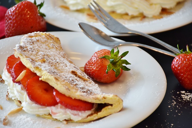 omelette sucrée healthy avec des fraises